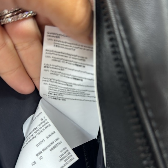 Hugo Boss 40R Leather Jacket - Picture 4 of 5